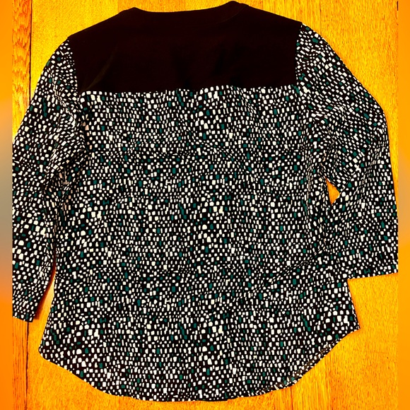 Armani exchange Small Petite blouse. Black white green flowy abstract Tunic top - Picture 3 of 4